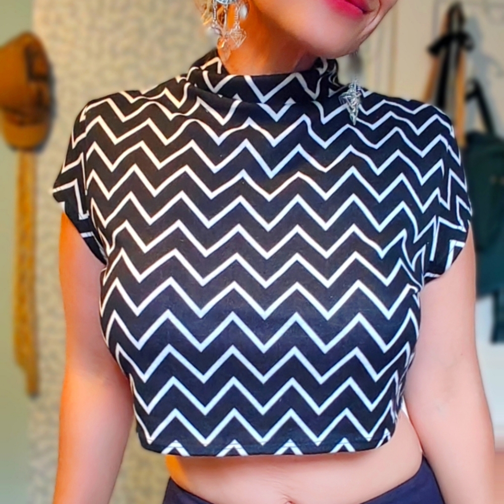 Chevron Crop Top Black&White